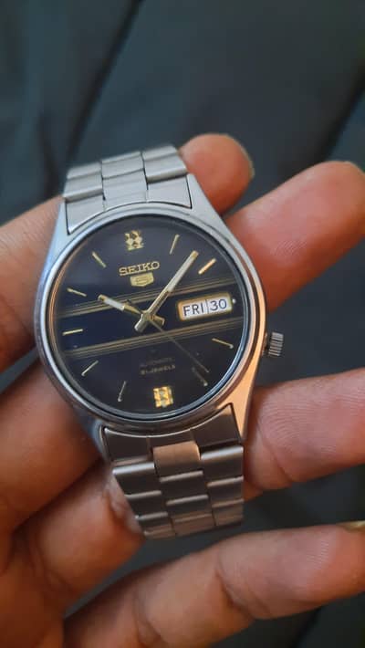 Vintage Seiko 5 Automatic - 7S26-3100 - Arabic day/date. Made in Japan