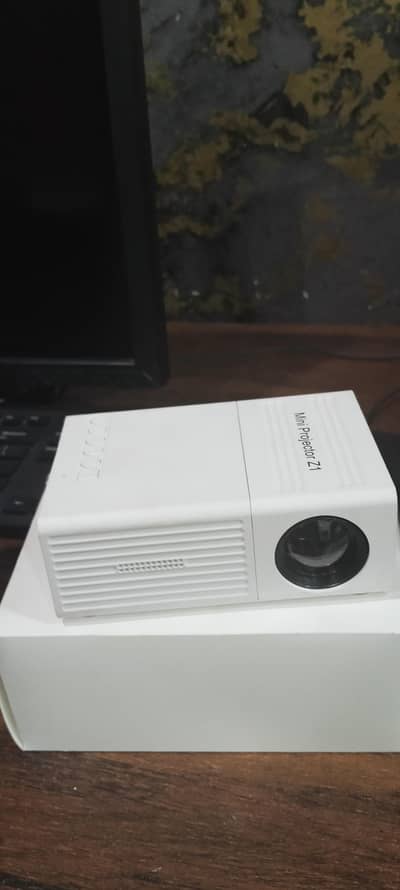 Mini projector Z1