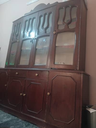 Utensils Show case in good condition . No damage