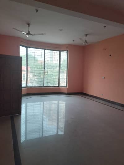 2 Kanal Separate Gate Portion Available For Rent