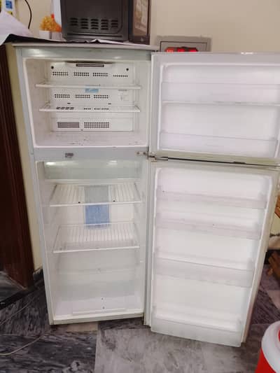 Hitachi Fridge Medium Excellent Cooling Neat&Clean | Fully Functional