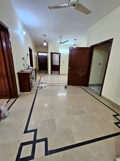 10 Marla Upper Portion All Facilities Gas & Electric Separate Park Facing G-13/3