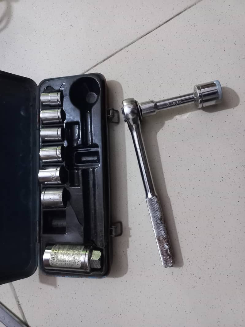 Socket wrench set 0