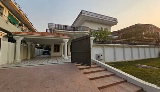 F-11 Prime Location (666/Gaz) Lower Ground Separate Gate (Contact Us More Details And Pics)