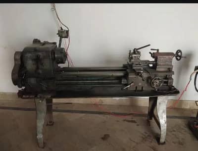 Lathe Machine Old model working condition 4.5feet