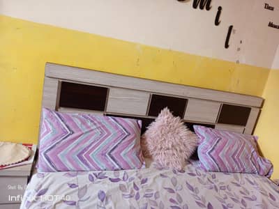 1 bed with metres 1 side table 1 dresing table