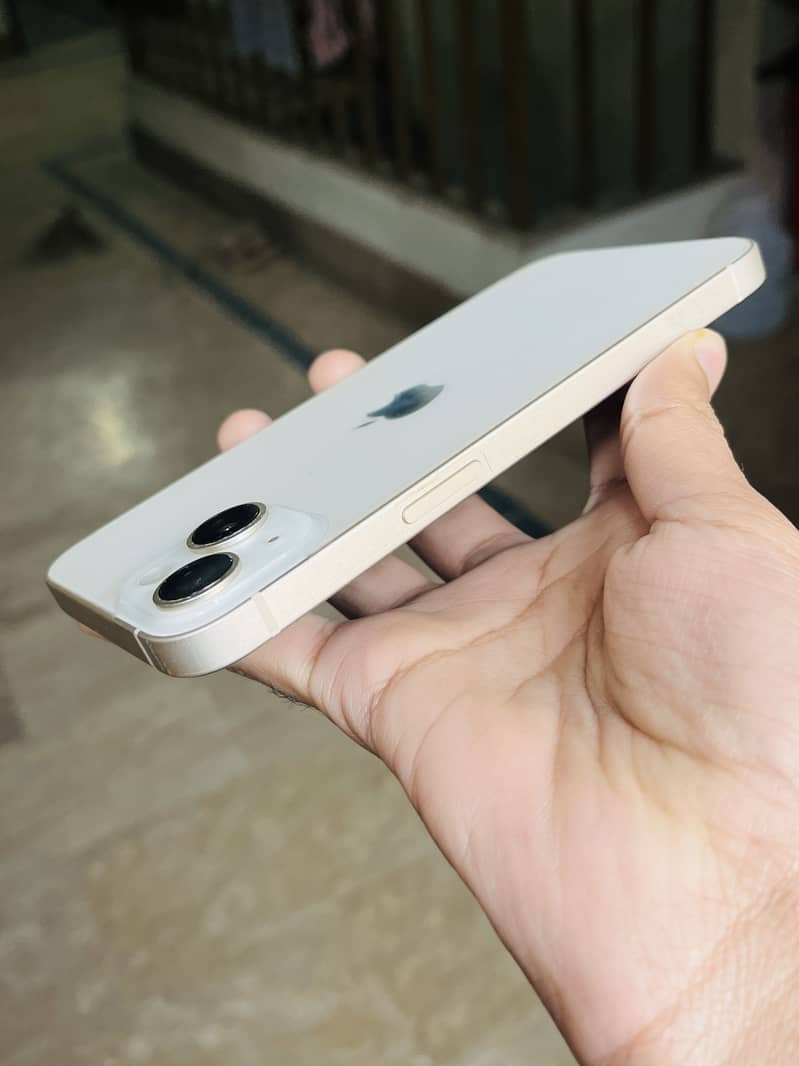 iPhone 14 withe colour 2