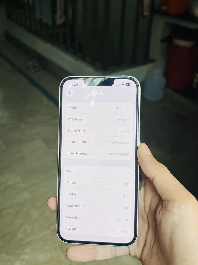 iPhone 14 withe colour 6