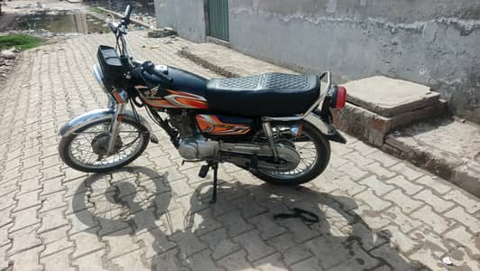 Honda 125 Black 2022 Modle applied for