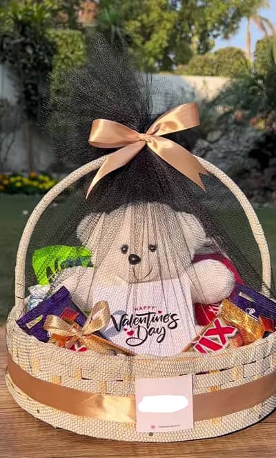 Customised Gift Baskets for Valentines Day, Chocolate Box, Bouquet