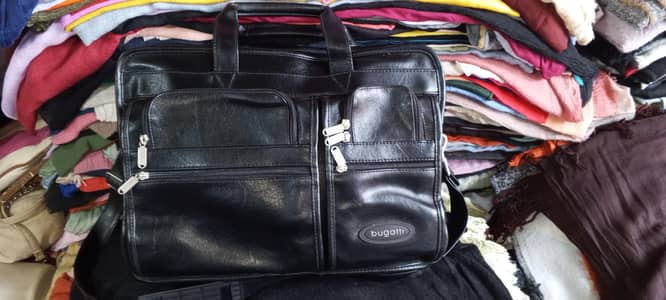 bugati bag 10 by 10 ledar bag  black colour