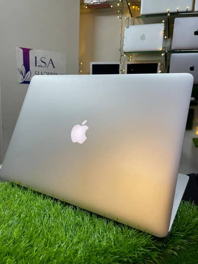 Apple MacBook pro 2015 i7 15 inch 16 gb 512 gb