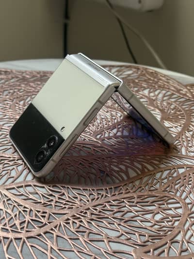 GALAXY SAMSUNG Z FLIP 3 (8/128) PTA APPROVED LIKE BRAND NEW CREAM