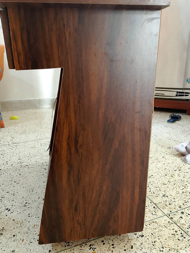 Sewing Machine Table 4