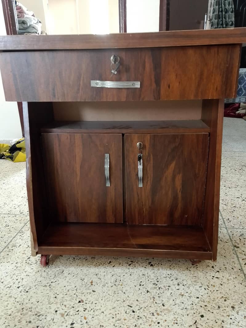 Sewing Machine Table 8