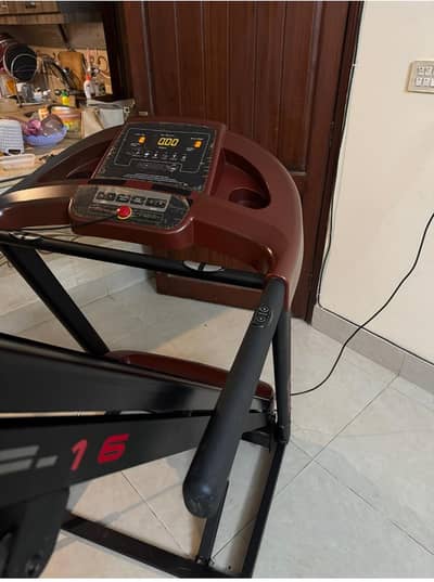 UAE brand imported treadmill machine with incline perfect condition