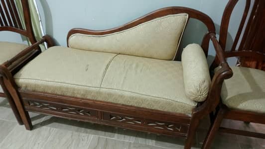 sofa set with cusions