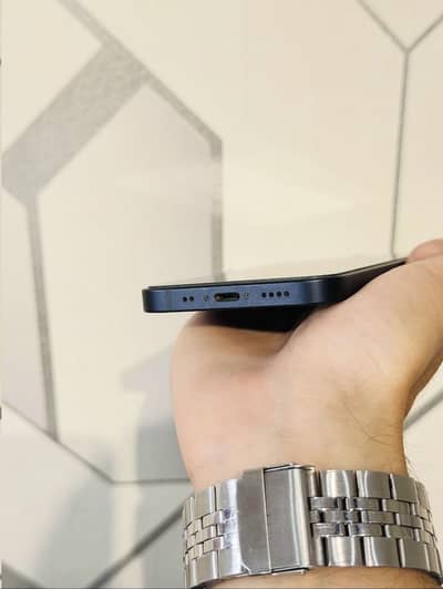 Iphon 12 Black colour