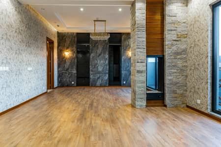 1600 Sqft Luxury 2 Bedroom Luxury Apartment for Rent in Gold Crest Mall