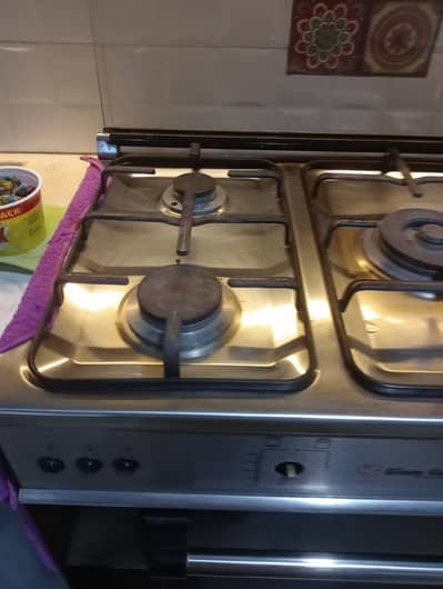Glam gas cooking range in new condition