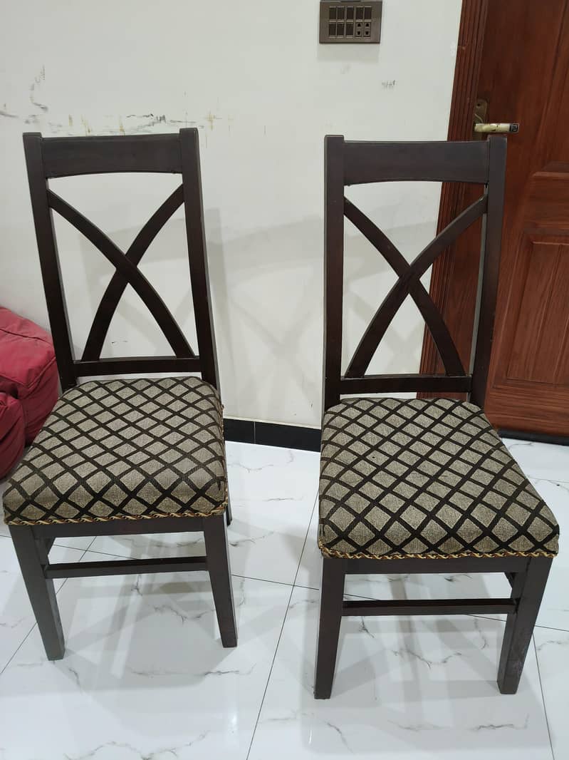 Dining table with Chairs 0