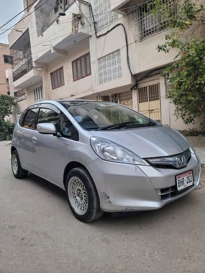 Honda Fit 2013/17 Silver | 101,860 KM | Family Used | Smooth Drive