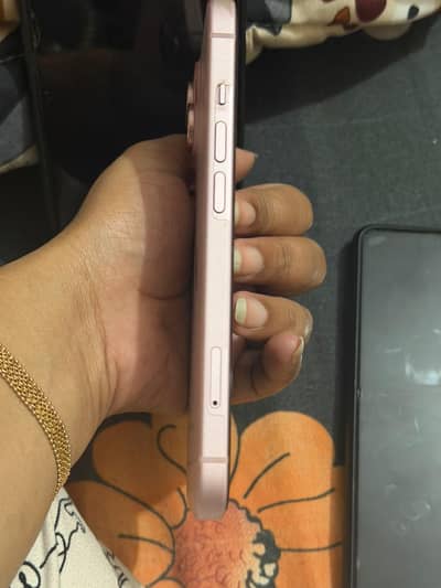 selling I phone 15 in pink color