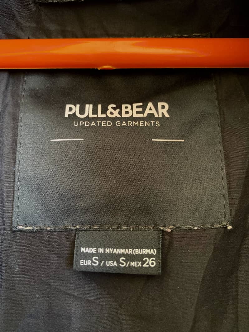 Pull & Bear Black Puffer Jacket 2