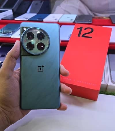 OnePlus 12 (16GB RAM, 512GB Storage) in excellent 10/10 condition.