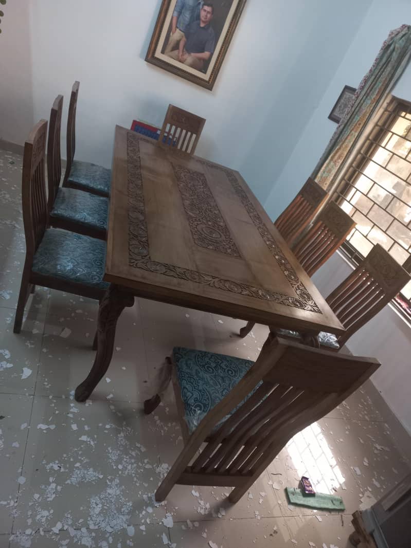 8 Men Dining Table 0