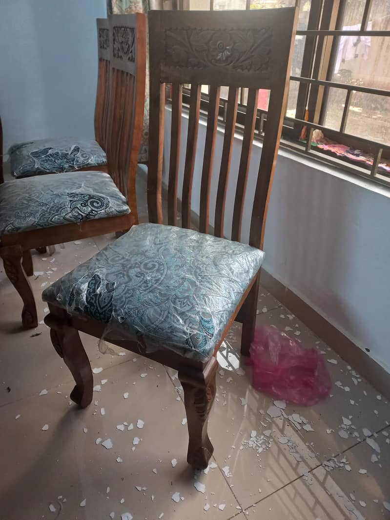 8 Men Dining Table 1