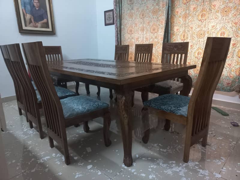 8 Men Dining Table 2