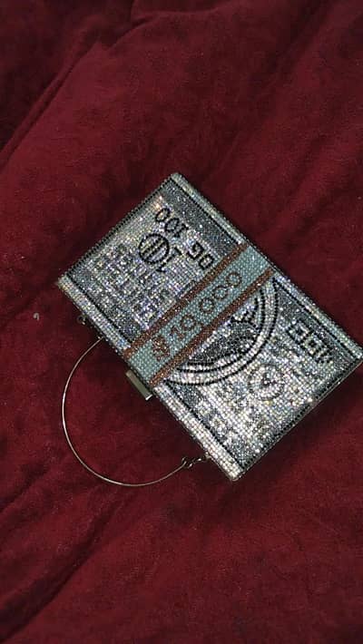 trending hand clutches