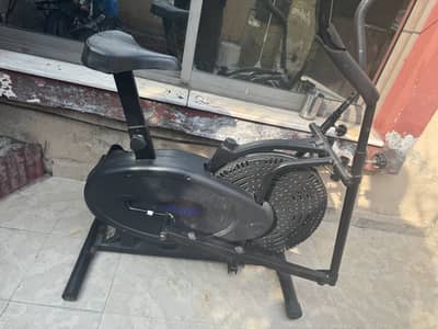 Exercise cycle with elliptical