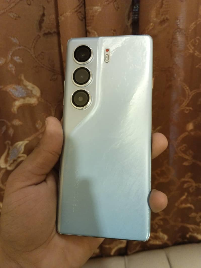 Techno Camon 40 pro 0