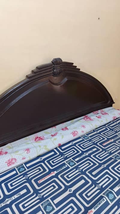 bed Bed with Foam Mattress – Excellent Condition