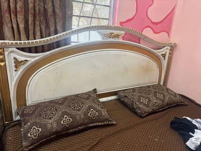wooden king sized bed