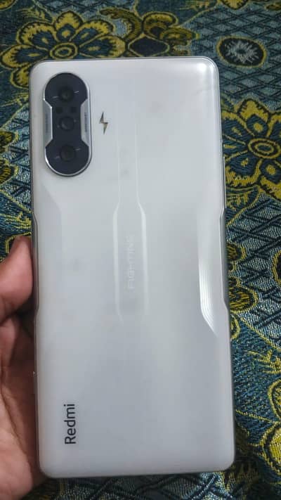 box or charger nhi ha or glass brake ha 03299424047 ya number pa rabta