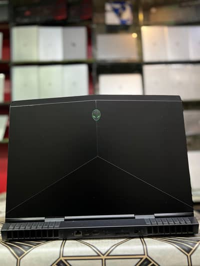 Alienware 17 R5 | i9 8th Gen | GTX 1070 8GB | 16GB RAM | 512GB SSD
