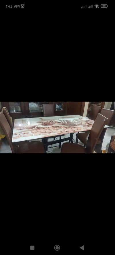 glass top 6 sitter dinning table no any single scratch on Glass top