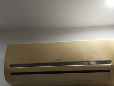 Sabro 1 ton old ac in good condition