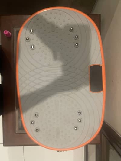 Barely Used Vibration Plate – Like New with Attachments