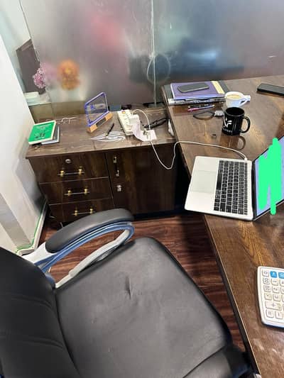 Executive Table with L shape