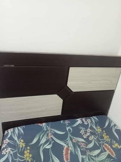 4 by 6 bed 2 years use onl6