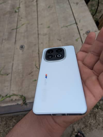 IQOO 13 12/256 Full Box With 1 year Vivo Warranty