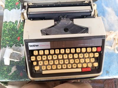 Typewriter Brother deluxe 1350