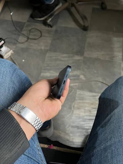 phone is okay not any type of problem true tone active