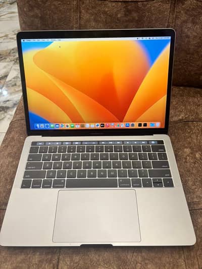 Apple MacBook Pro 2017 8gb Ram 256gb SSD 10/10 Condition