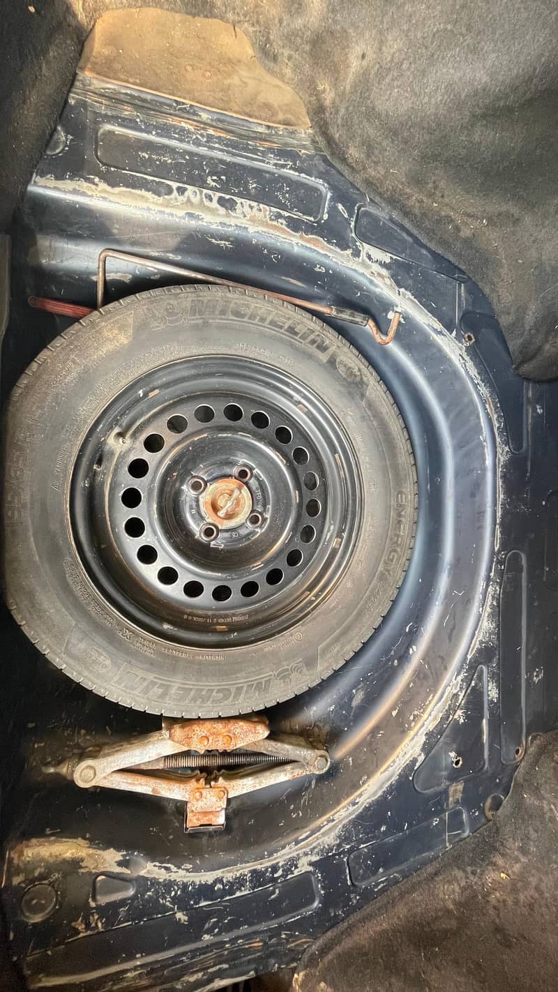 Corolla XE saloon Automatic 17