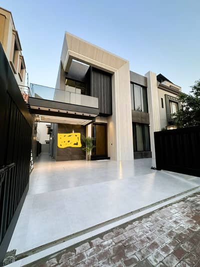 10 MARLA ULTRA LUXUEY DESIGNER HOUSE FOR SALE IN HOT BLOCK OF BAHRIA TOWN LAHORE
